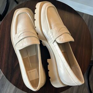 Dolce Vita loafers Elias off-white, crinkle patent, lug sole shoes like new 7.5